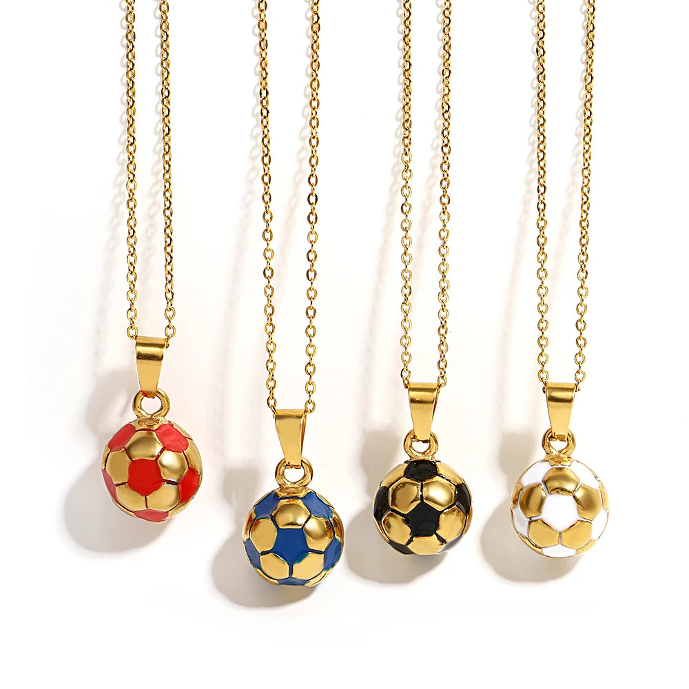 قلادة كرة قدم ثلاثية الأبعاد من Greatera مصنوعة من الفولاذ المقاوم للصدأ على شكل كرة قدم للأمهات للرجال والنساء سلسلة مطلية بالذهب ومجوهرات مقاومة للماء
