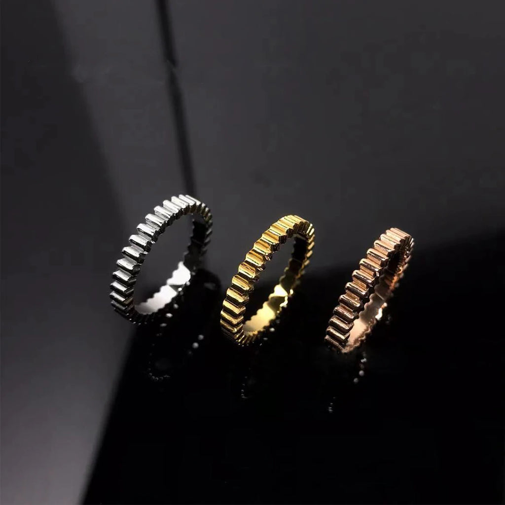 مجوهرات فاخرة من الفضة الإسترلينية عيار 925، خاتم بسيط مخطط عموديًا للرجال والنساء. مناسب للارتداء في أي مناسبة