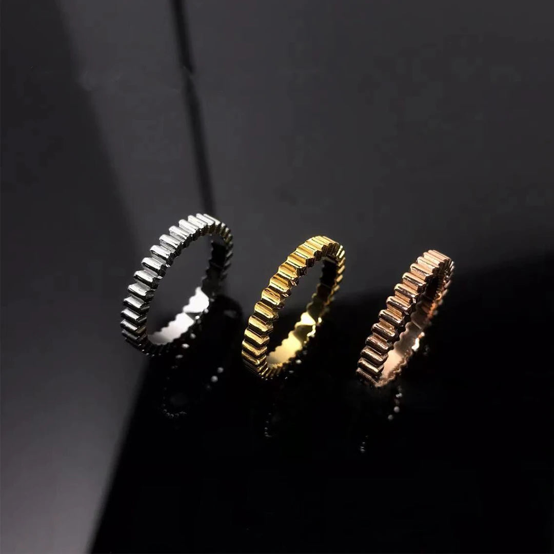 مجوهرات فاخرة من الفضة الإسترلينية عيار 925، خاتم بسيط مخطط عموديًا للرجال والنساء. مناسب للارتداء في أي مناسبة