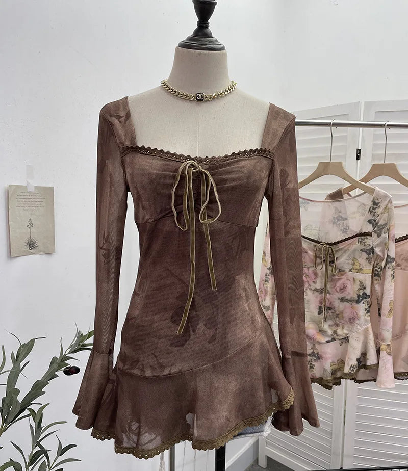 تي شيرت ISAROSE Vintage Tie Dyeing Tops للنساء بياقة مربعة وأكمام واسعة من القماش الشبكي المطاطي لفصل الربيع والخريف وحواف من الدانتيل غير المتماثلة