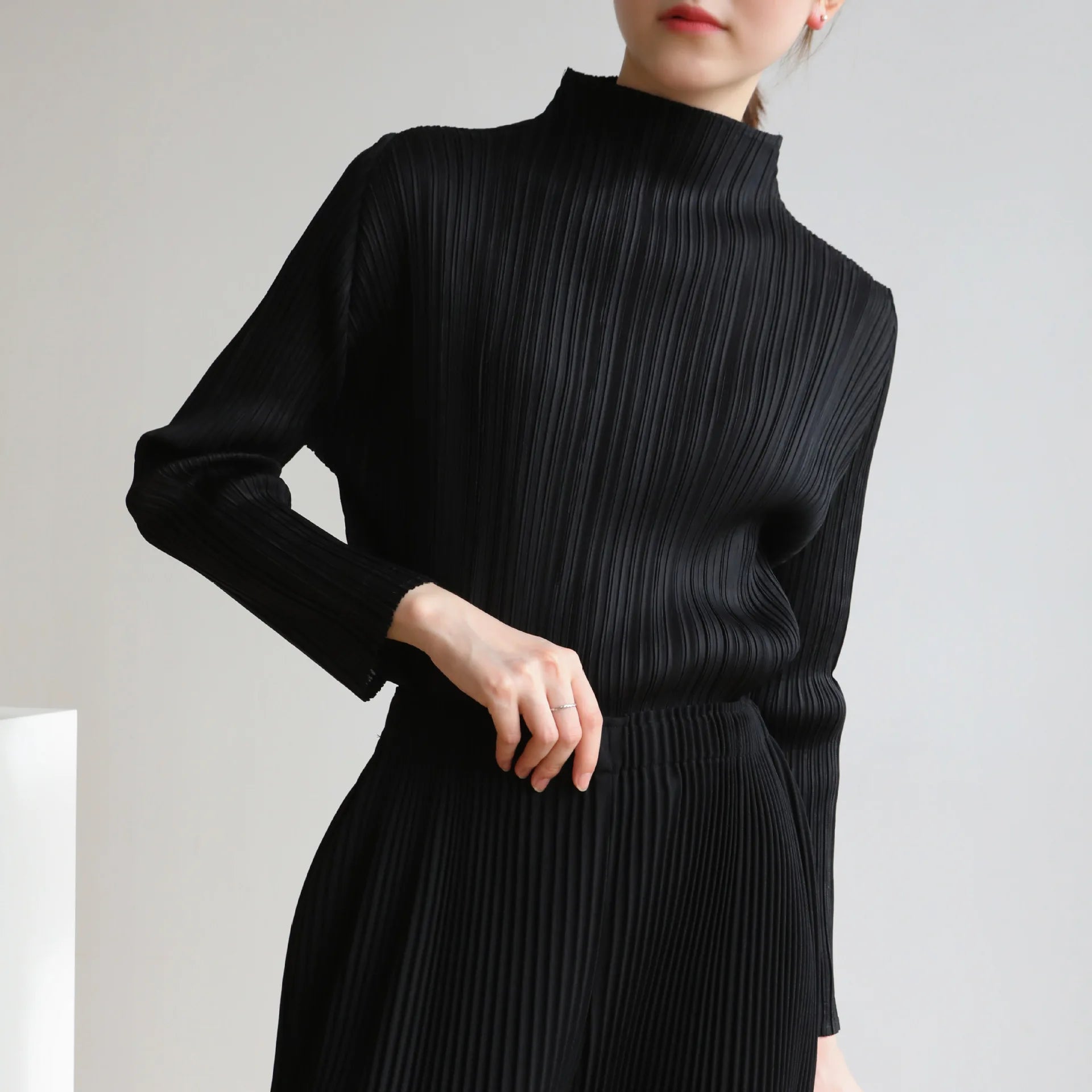 Miyake Pleated T-Shirt Woman Stand Collar Solid Color Loose Wild Full Sleeve Pullover Tops Causal Style Over Size Fall 2022 New