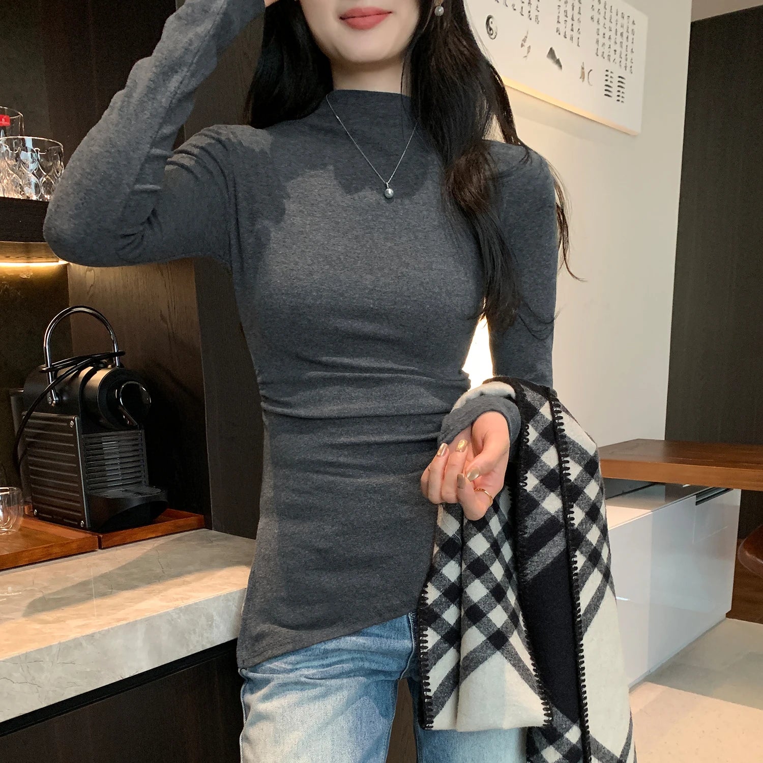 تي شيرت AOSSVIAO الأساسي ذو الياقة المدورة والملائم للجسم بأكمام طويلة على الطراز الكوري متعدد الاستخدامات للفتيات المثيرات، تي شيرتات نسائية عصرية سادة