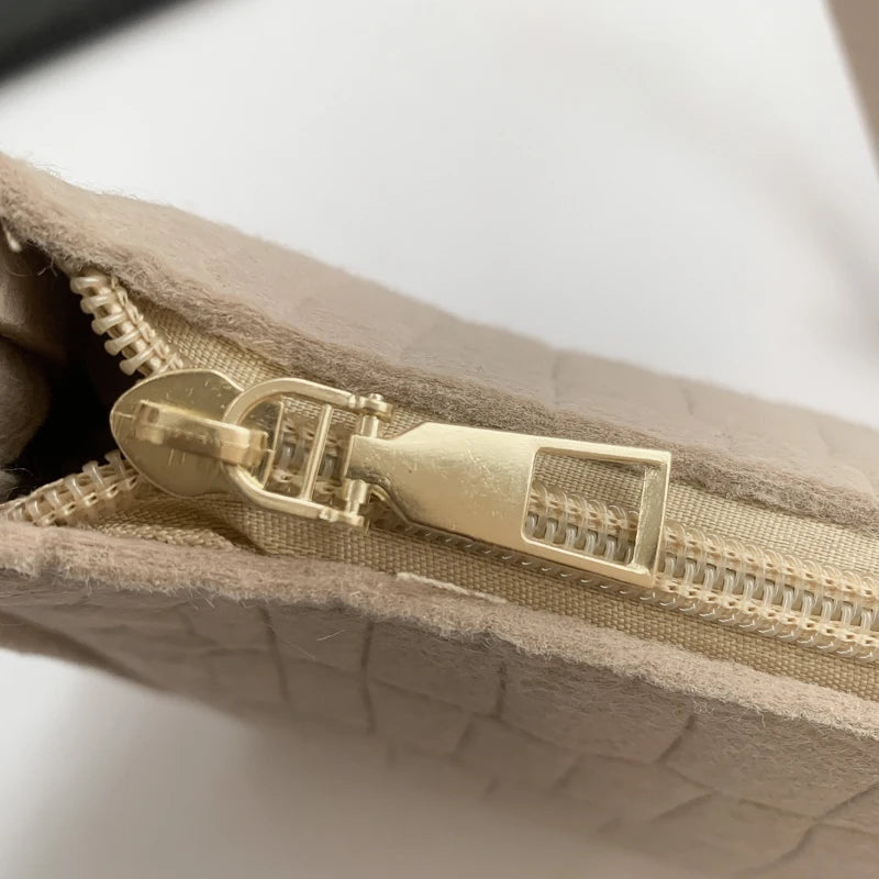 حقائب كتف من اللباد للنساء، تصميم حقيبة تحت الإبط للنساء، نسيج متطور، حقائب يد تحت الإبط، حقائب يد هلال، حقيبة سرج