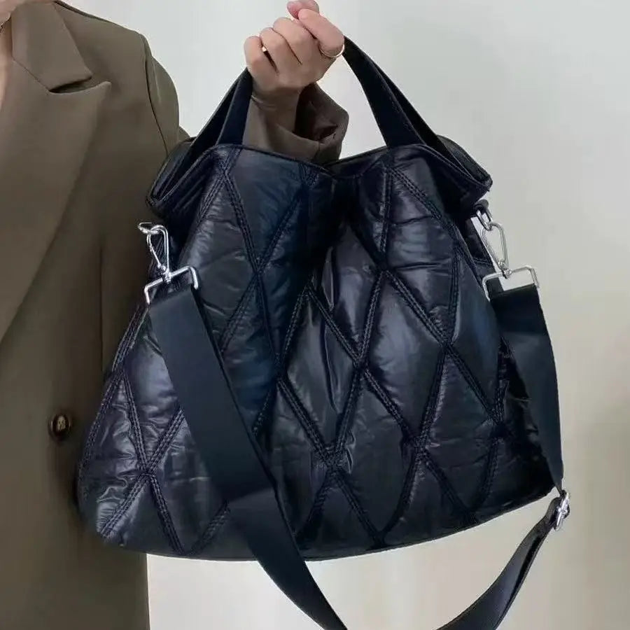 حقيبة كتف نسائية منفوخة بتصميم مبطنة من القطن ومبطنة بالريش، حقيبة تسوق شتوية كبيرة السعة ودافئة