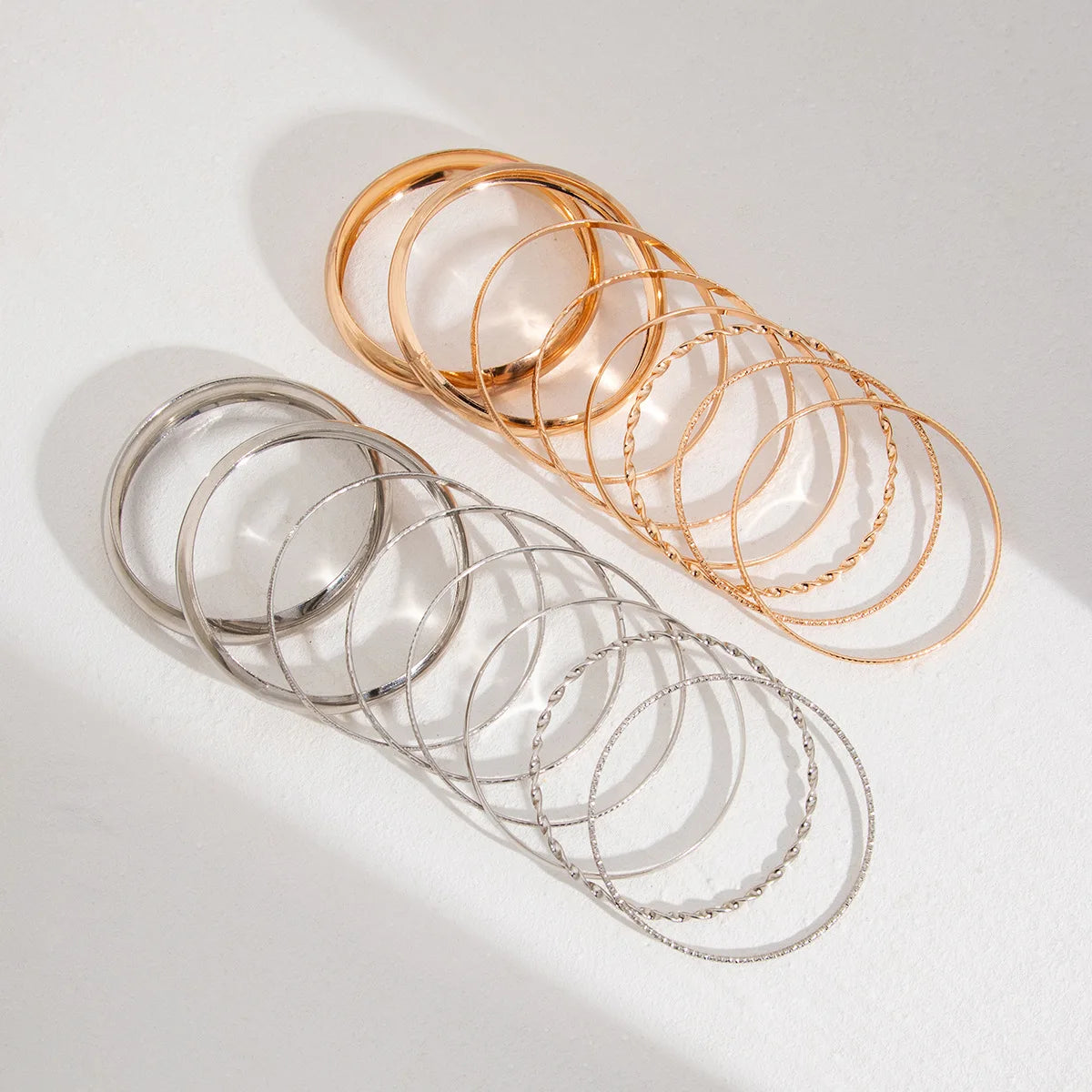 مجموعة أساور من الفولاذ المقاوم للصدأ من KMVEXO للنساء والرجال، أساور ملتوية باللون الذهبي والفضي، مجوهرات مميزة، أزياء الشارع القوطية