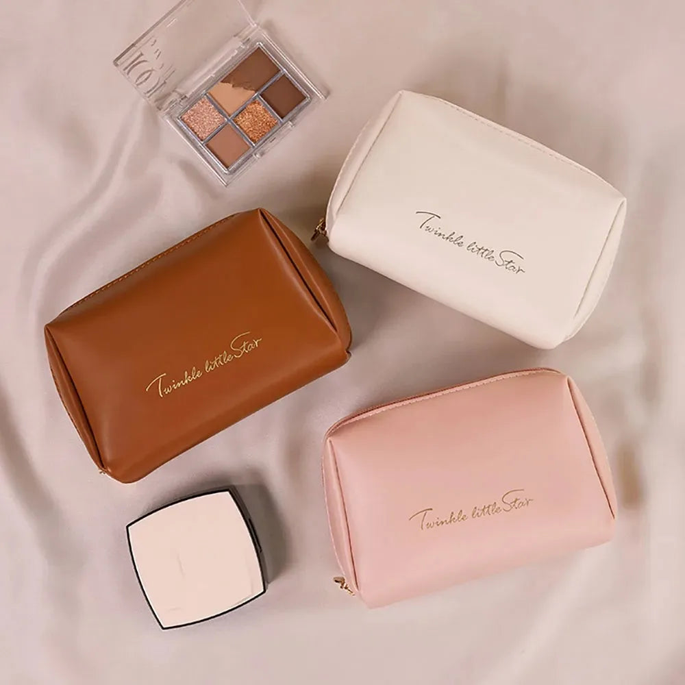 حقيبة مستحضرات تجميل للسفر، منظم مستحضرات تجميل، حقيبة غسيل من جلد البولي يوريثان المقاوم للماء، حافظة مستحضرات تجميل مسطحة بفتحة واسعة، حقيبة مستحضرات تجميل مع فاصل