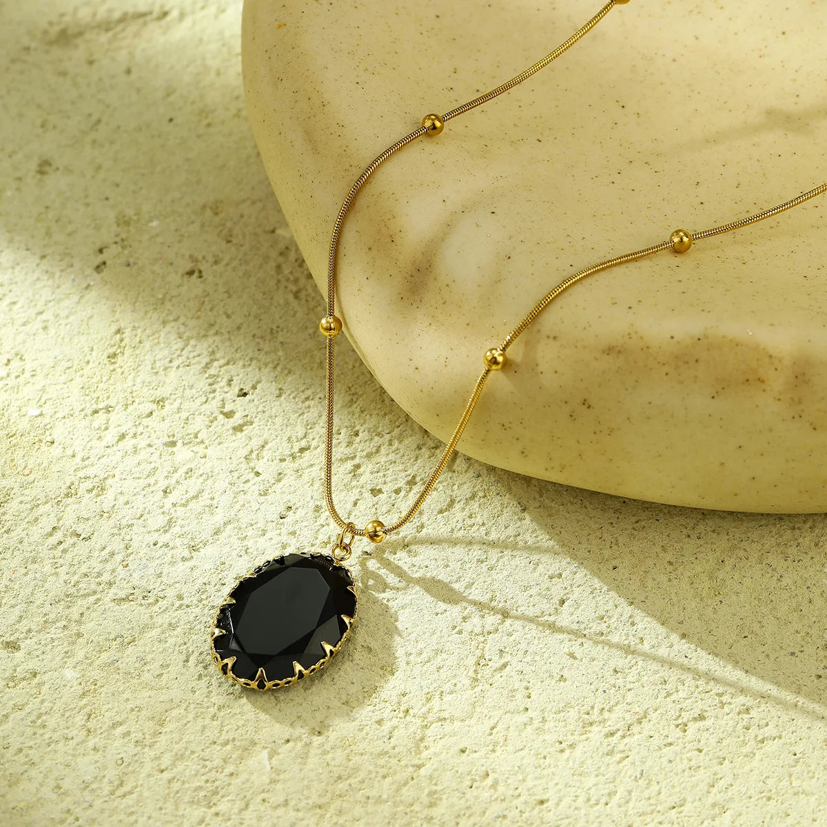 الموقع الرسمي لـ NIMAI قلادة نسائية بيضاوية من الفولاذ المقاوم للصدأ مصنوعة من حجر العقيق الأسود السماوي