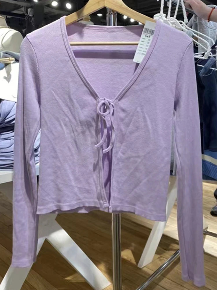 تيشيرتات نسائية كاجوال سادة ضيقة، صيفية 2022، مثيرة، بياقة على شكل حرف V، برباط، قطن مضلع، قصيرة، بتصميم Y2k، لطيفة، بأكمام طويلة.