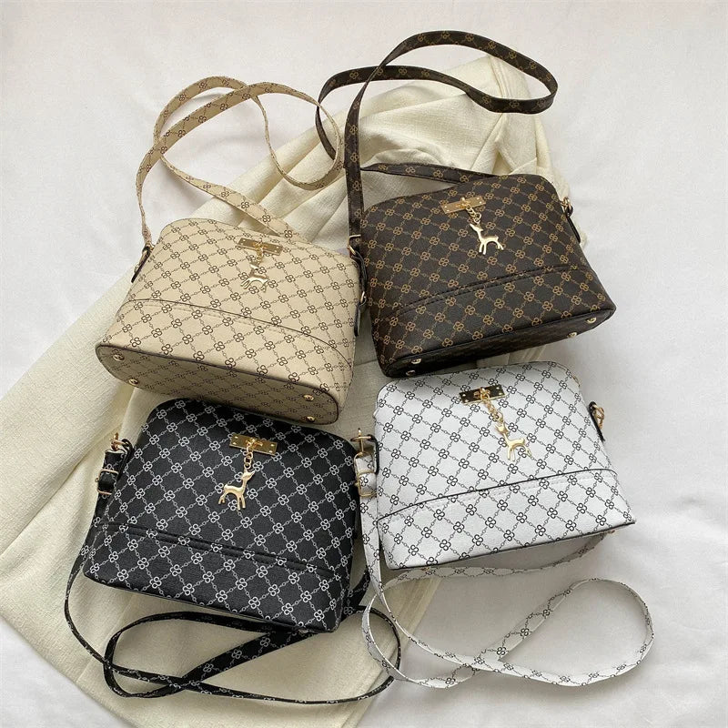 حقيبة كتف نسائية من الجلد الصناعي، مزينة بقلادة على شكل غزال، حقيبة كروس صغيرة للبنات، حقيبة مراسلة عصرية على شكل صدفة