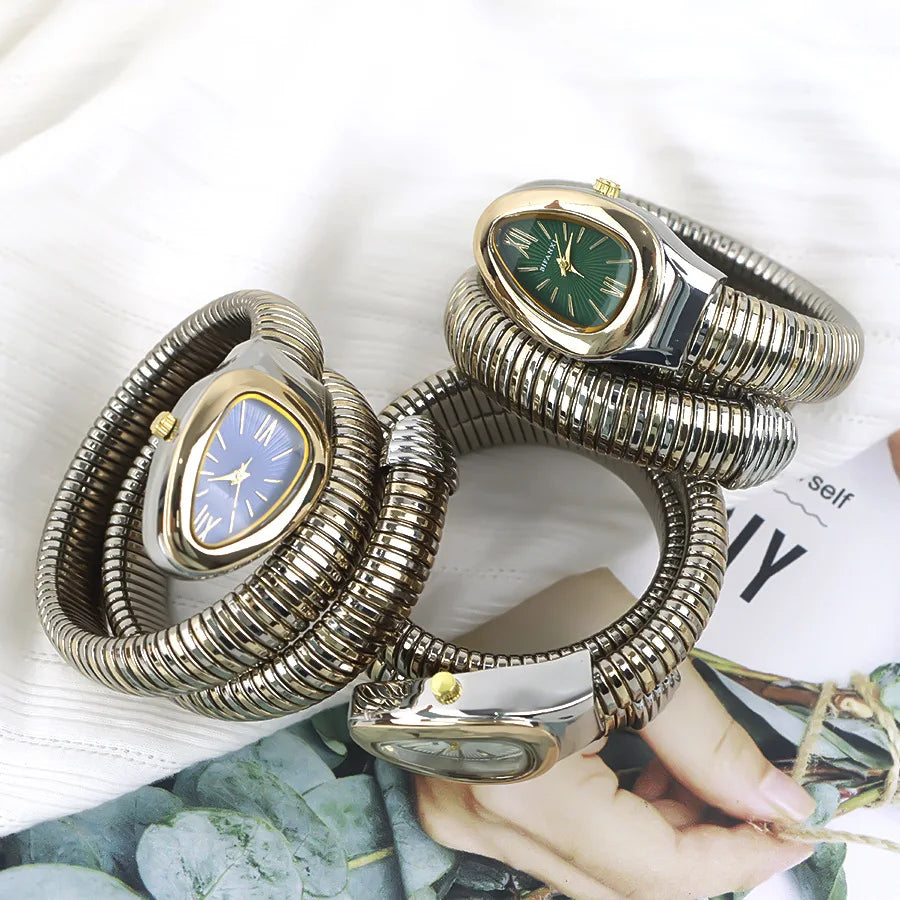 ساعات كوارتز فريدة من نوعها للنساء من الذهب الثعباني رائجة البيع ساعة بسيطة كلاسيكية الطراز للنساء ساعة فاخرة لامعة للسيدات ساعة Relogio