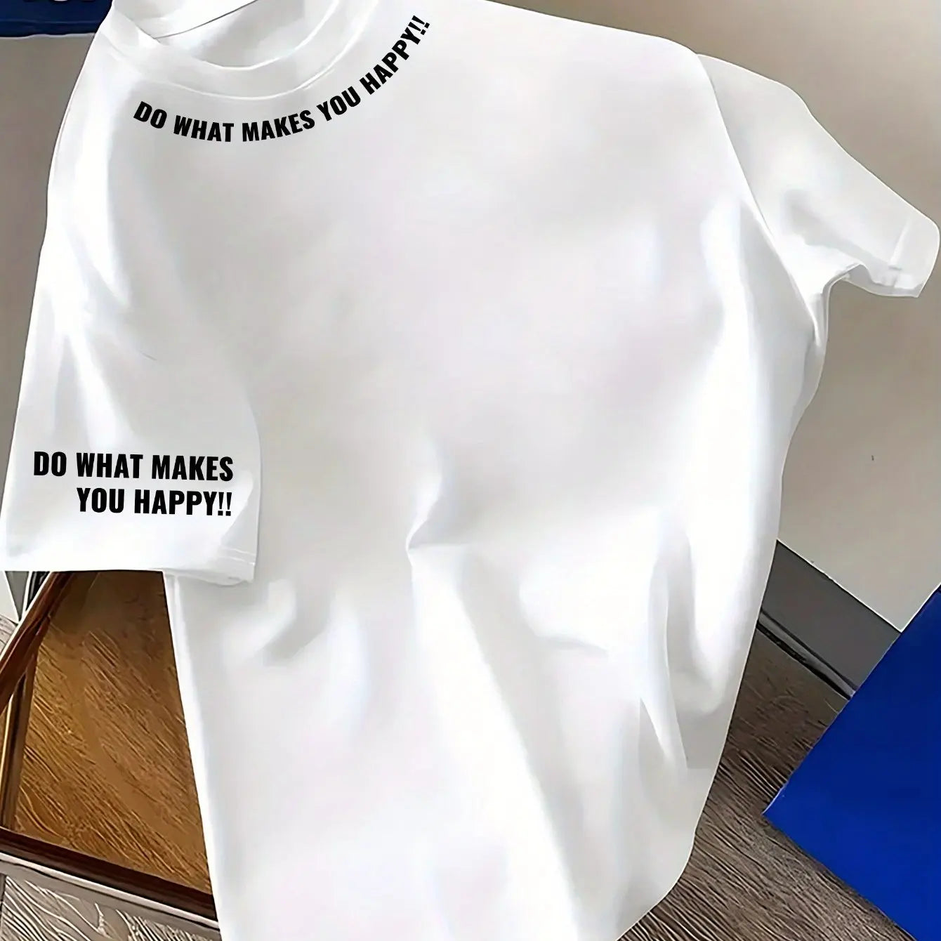 تيشيرت رجالي صيفي عصري مصنوع من القطن الخالص 100%، بتصميم فضفاض وطبعة هندسية، وياقة دائرية وأكمام قصيرة.