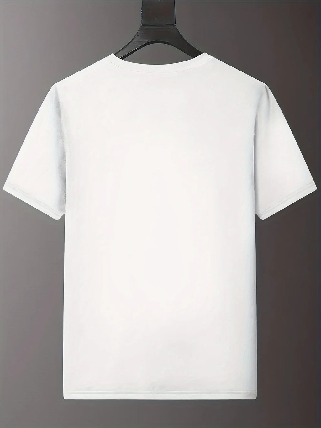 تيشيرت رجالي صيفي عالي الجودة مصنوع من القطن بنسبة 100%، بتصميم عصري وعصري، مناسب للرياضة والأنشطة غير الرسمية، بقصة فضفاضة وطبعة مميزة، وياقة دائرية وأكمام قصيرة.