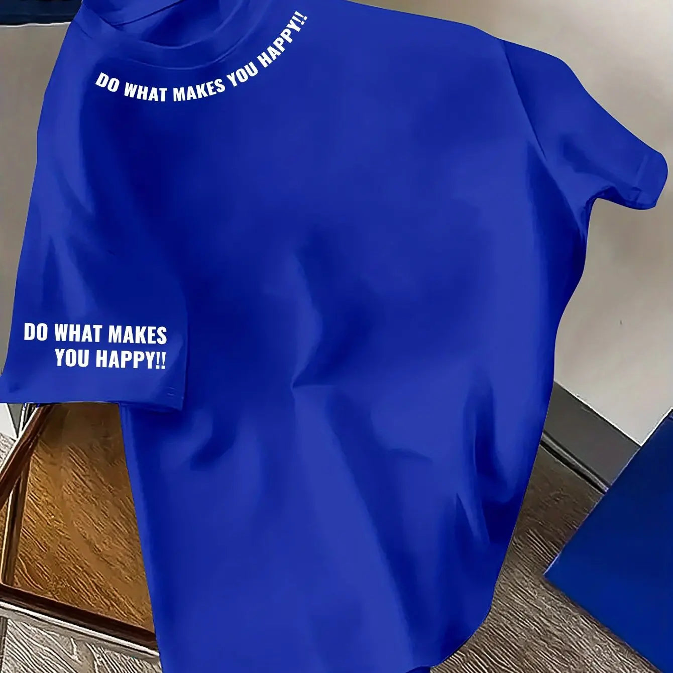 تيشيرت رجالي صيفي عصري مصنوع من القطن الخالص 100%، بتصميم فضفاض وطبعة هندسية، وياقة دائرية وأكمام قصيرة.