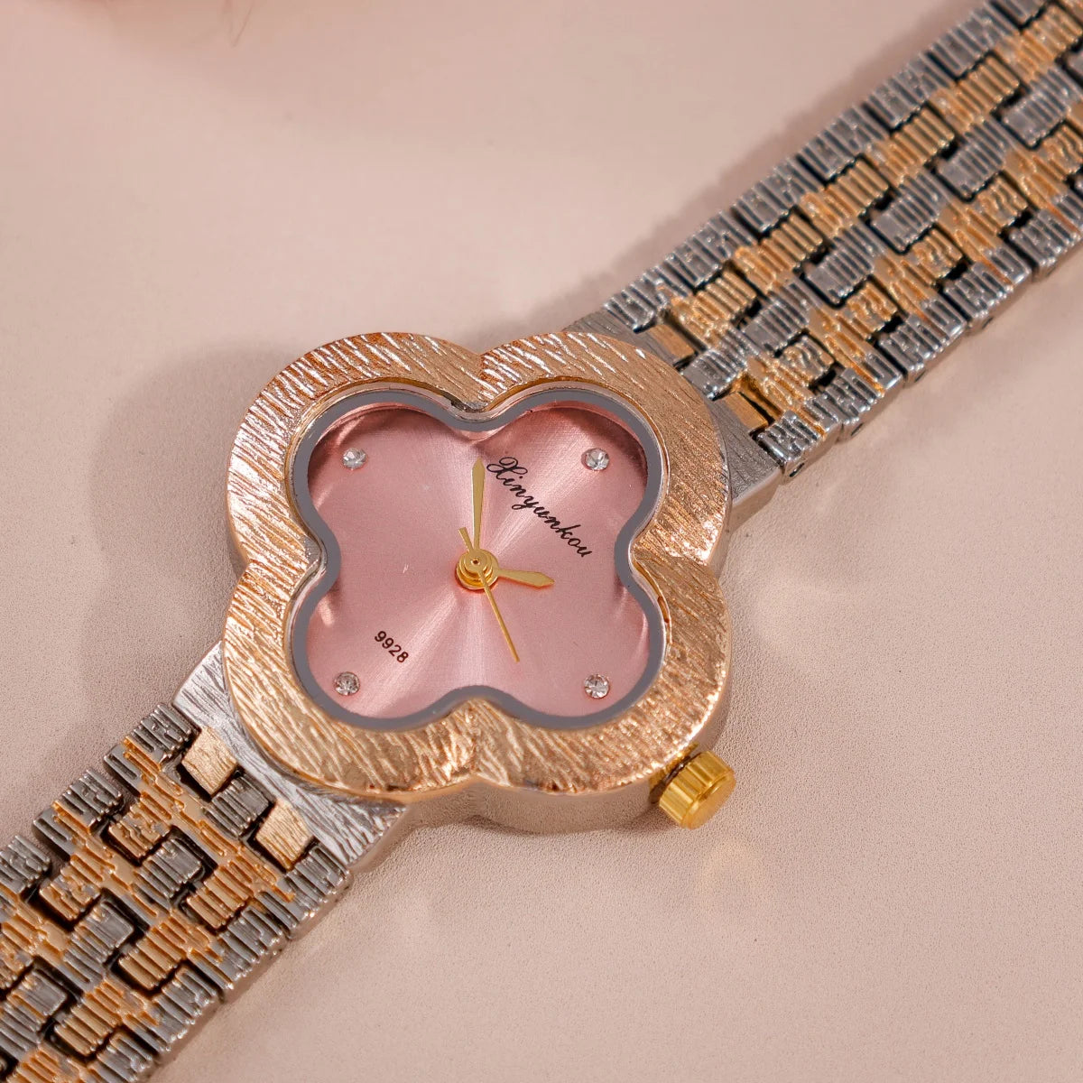 ساعة كوارتز نسائية، مينا أنيق، سوار ذهبي وفضي متناوب، تصميم عصري، إكسسوارات أنيقة، هدية مثالية