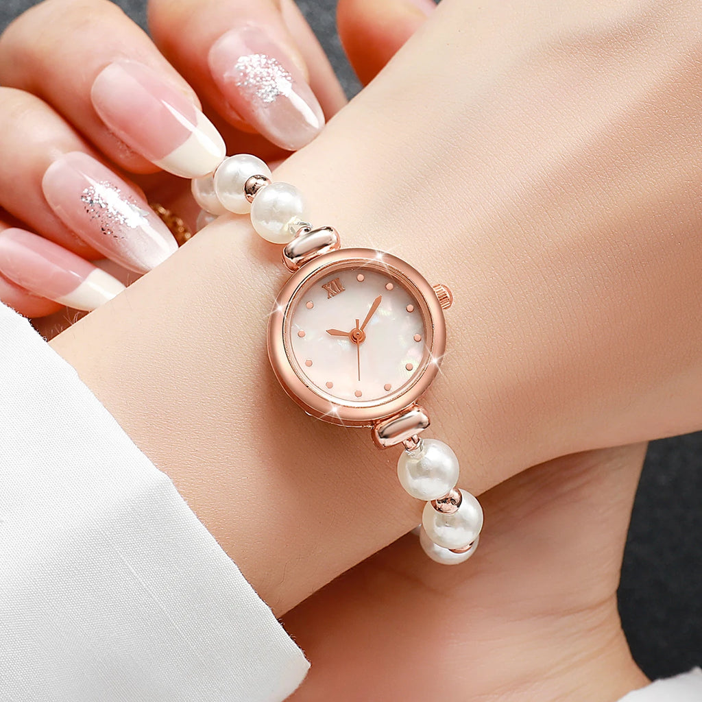 ساعة يد نسائية كوارتز أنيقة بمينا روما صغير وسوار من اللؤلؤ، مناسبة للسيدات (بدون علبة)