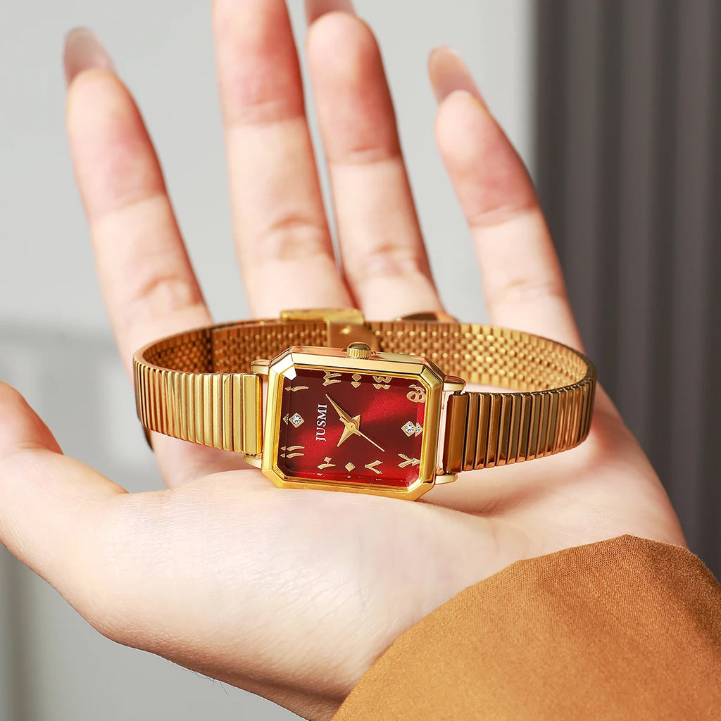 ساعة يد نسائية كوارتز بتصميم كلاسيكي بسيط، بعلبة مستطيلة من سبيكة معدنية مرصعة بأحجار الراين، مناسبة للارتداء اليومي، هدية مثالية لعيد الميلاد.