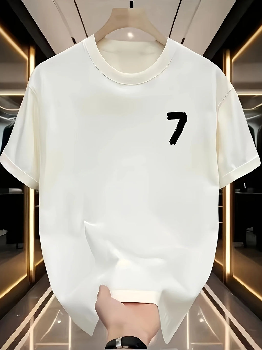 تيشيرت رجالي صيفي مصنوع من القطن الخالص 100%، بتصميم عصري وعصري، مناسب للرياضة والأنشطة غير الرسمية، بقصة فضفاضة وطبعة مميزة، وياقة دائرية وأكمام قصيرة.