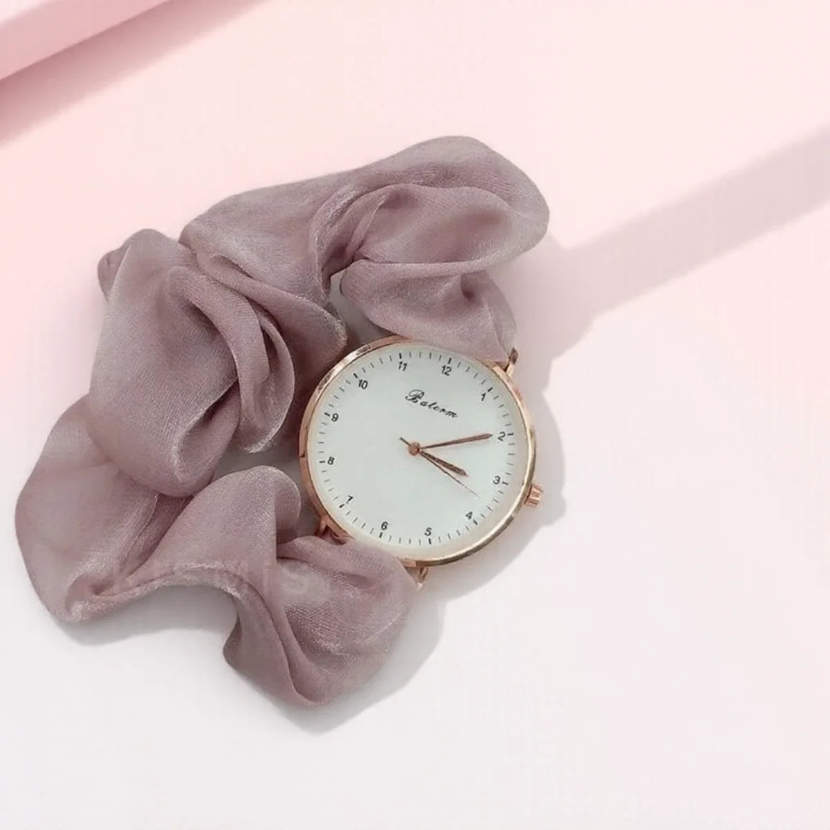 ساعة كوارتز أنيقة بسوار قماشي للنساء، ساعة رقمية ملونة بدون مشبك، ساعة طالبة مبتكرة مزينة بشريط.