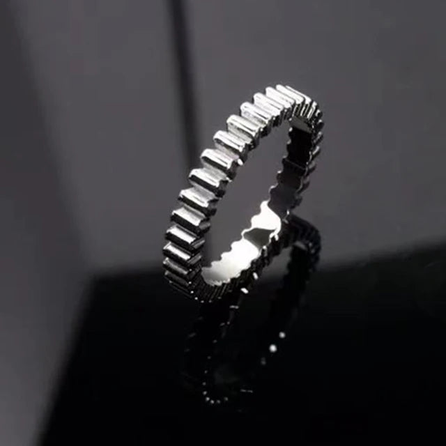 مجوهرات فاخرة من الفضة الإسترلينية عيار 925، خاتم بسيط مخطط عموديًا للرجال والنساء. مناسب للارتداء في أي مناسبة