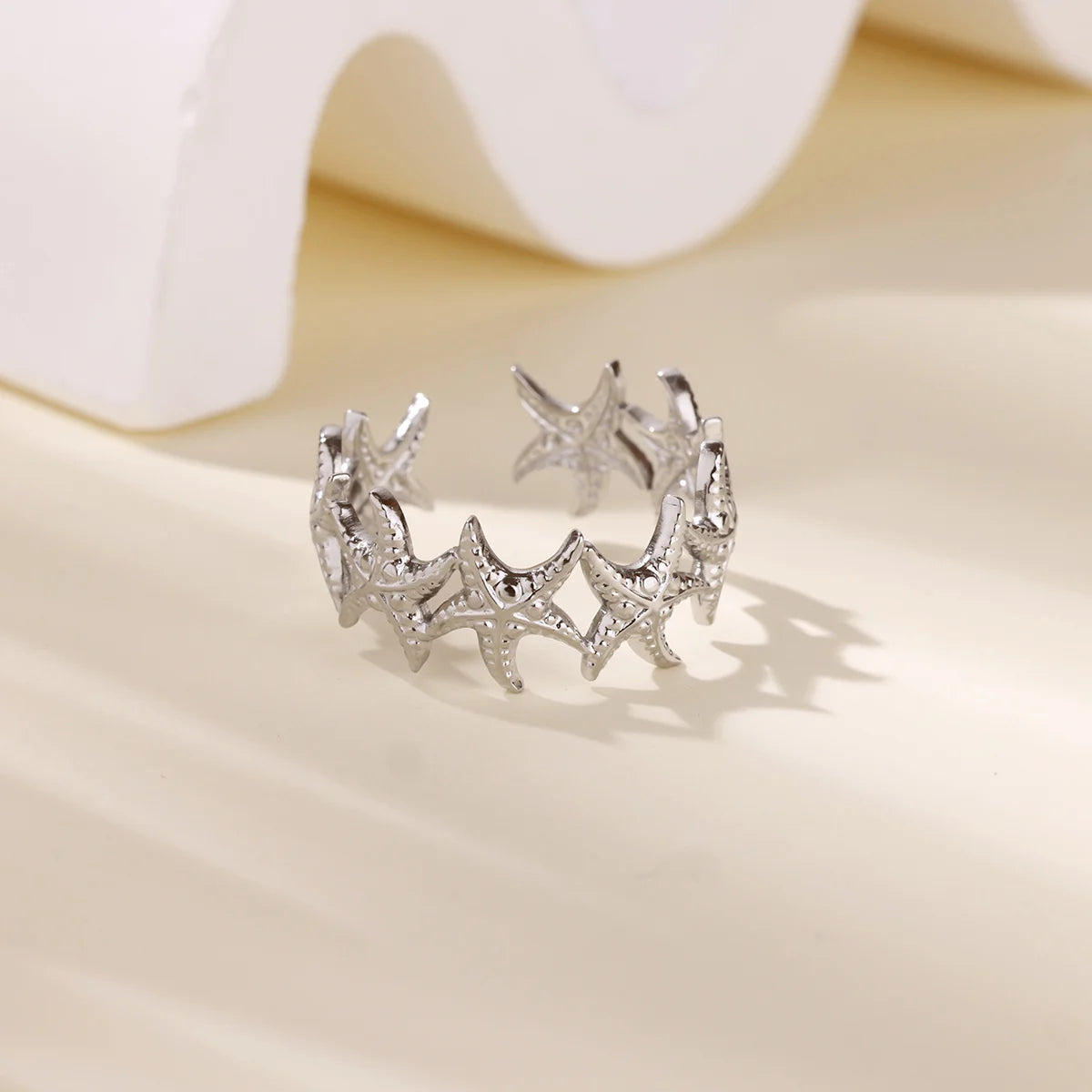 خواتم زهور رقيقة من الفولاذ المقاوم للصدأ بلون ذهبي للنساء، أنيقة وعصرية ومتعددة الاستخدامات، خاتم عريض للأصابع، مجوهرات للارتداء اليومي