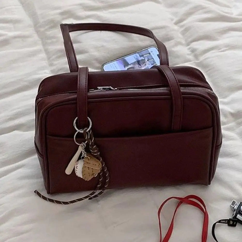 حقيبة كتف جلدية صناعية بتصميم كلاسيكي، حقيبة كروس بودي كبيرة السعة، حقيبة يد مزينة بقلادة، حقيبة كتف