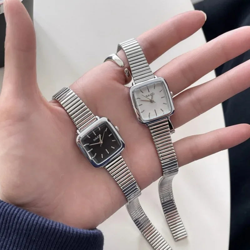 ساعة يد نسائية بسيطة كوارتز بتصميم كلاسيكي فاخر، هدية مثالية، ساعات نسائية بمينا صغير وسوار قابل للتعديل من الفولاذ المقاوم للصدأ.