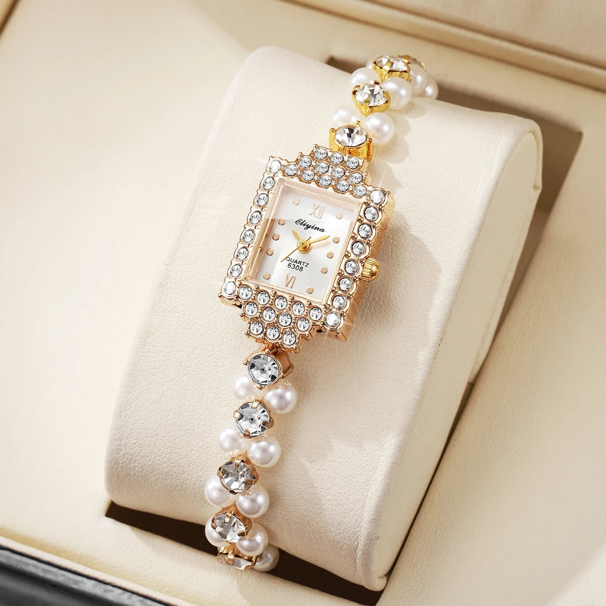 طقم ساعة يد نسائية أنيقة مكون من نصف ساعة، مرصعة بأحجار الراين، ذات مينا مستطيل، وسوار من اللؤلؤ (بدون علبة).