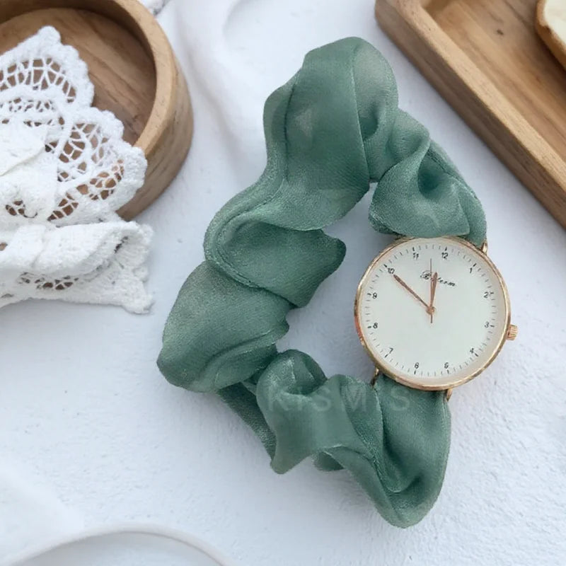 ساعة كوارتز أنيقة بسوار قماشي للنساء، ساعة رقمية ملونة بدون مشبك، ساعة طالبة مبتكرة مزينة بشريط.