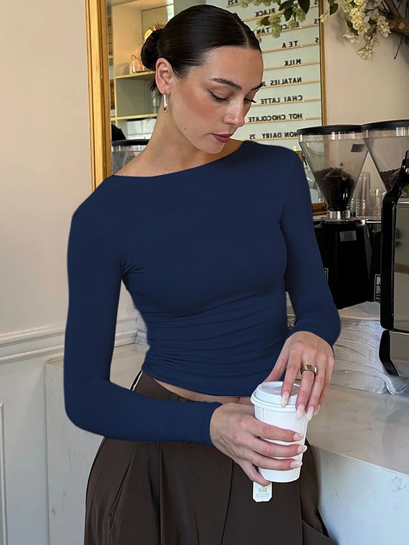 تيشيرت نسائي أنيق من Hugcitar، بياقة دائرية، بدون ظهر، بأكمام طويلة، بتصميم قصير وقصة ضيقة، مثالي لإطلالة خريفية أنيقة وعصرية، مناسبة للحفلات والمهرجانات والنوادي.