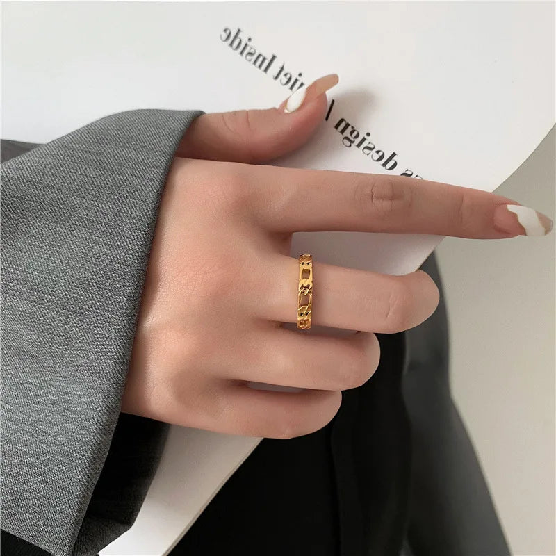 Vintage French Hollow Chain Twist Ring Women's Fashion Personality Party Ring Simple Titanium Steel Jewelry 18K Gold Plated
