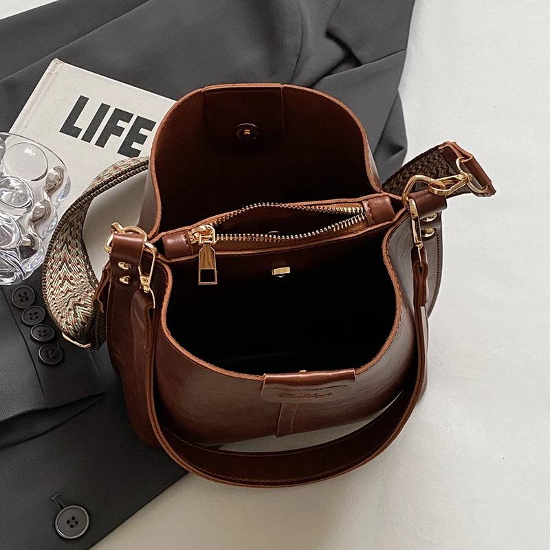 حقيبة دلو نسائية رائعة، حقيبة كتف عصرية وجريئة بلون موحد، حقيبة كروس بودي، تصميم كلاسيكي مميز، مناسبة