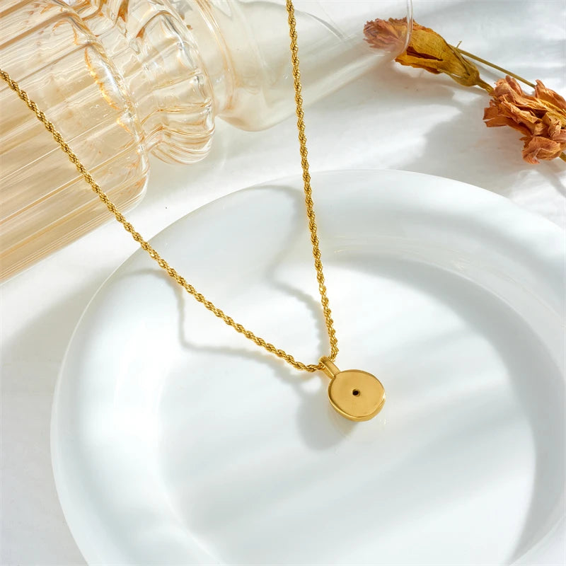 قلادة DIEYURO 316L من الفولاذ المقاوم للصدأ على شكل بيضاوي من الحجر الأسود والأبيض للنساء والفتيات سلسلة الترقوة العصرية مجوهرات هدية للحفلات