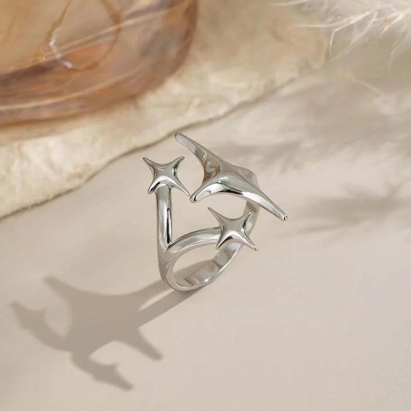 تصميم جديد من الفولاذ المقاوم للصدأ على الطراز الأوروبي الأمريكي، يتميز بنمط نجمي أنيق وبسيط يعكس شخصية المراهق.