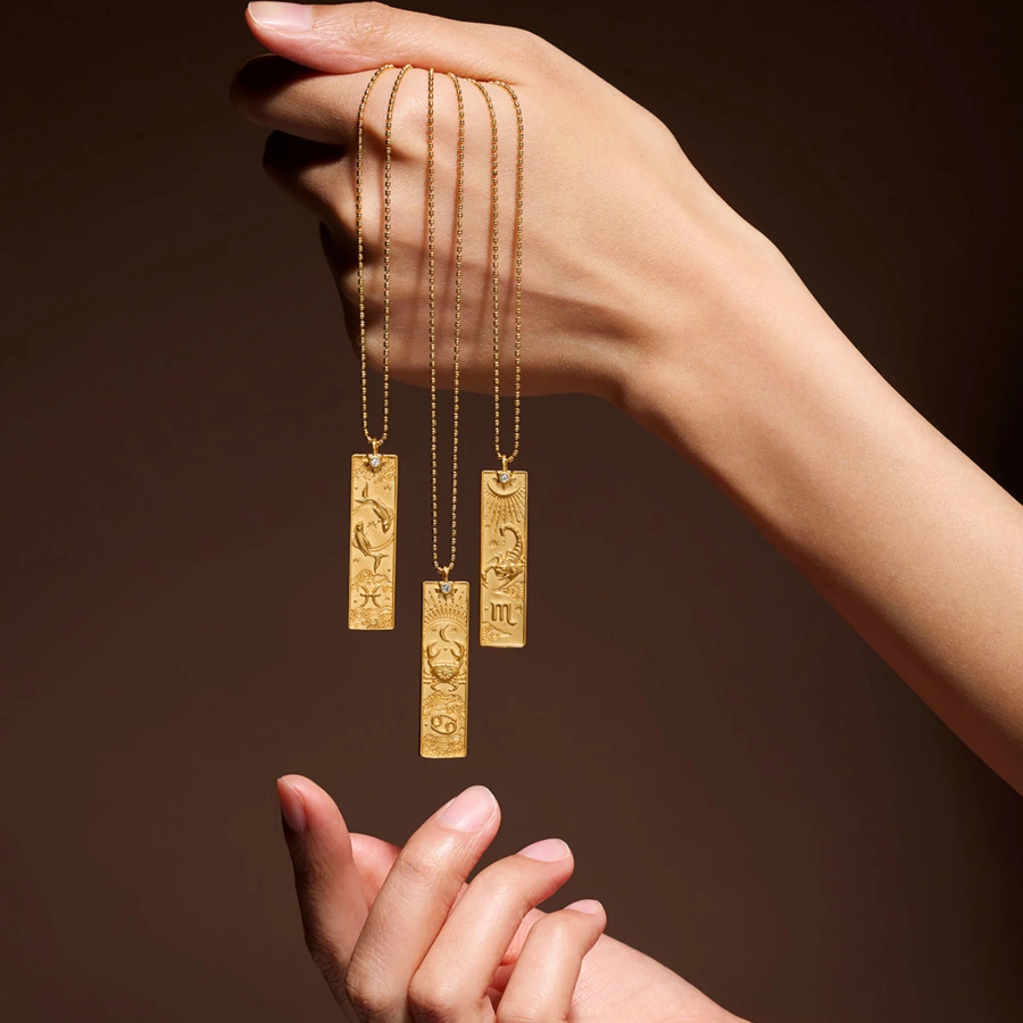 قلادة زودياك شخصية من الفولاذ المقاوم للصدأ مطلية بالذهب عيار 18 قيراطًا هدية مجوهرات فريدة مناسبة للارتداء اليومي للنساء