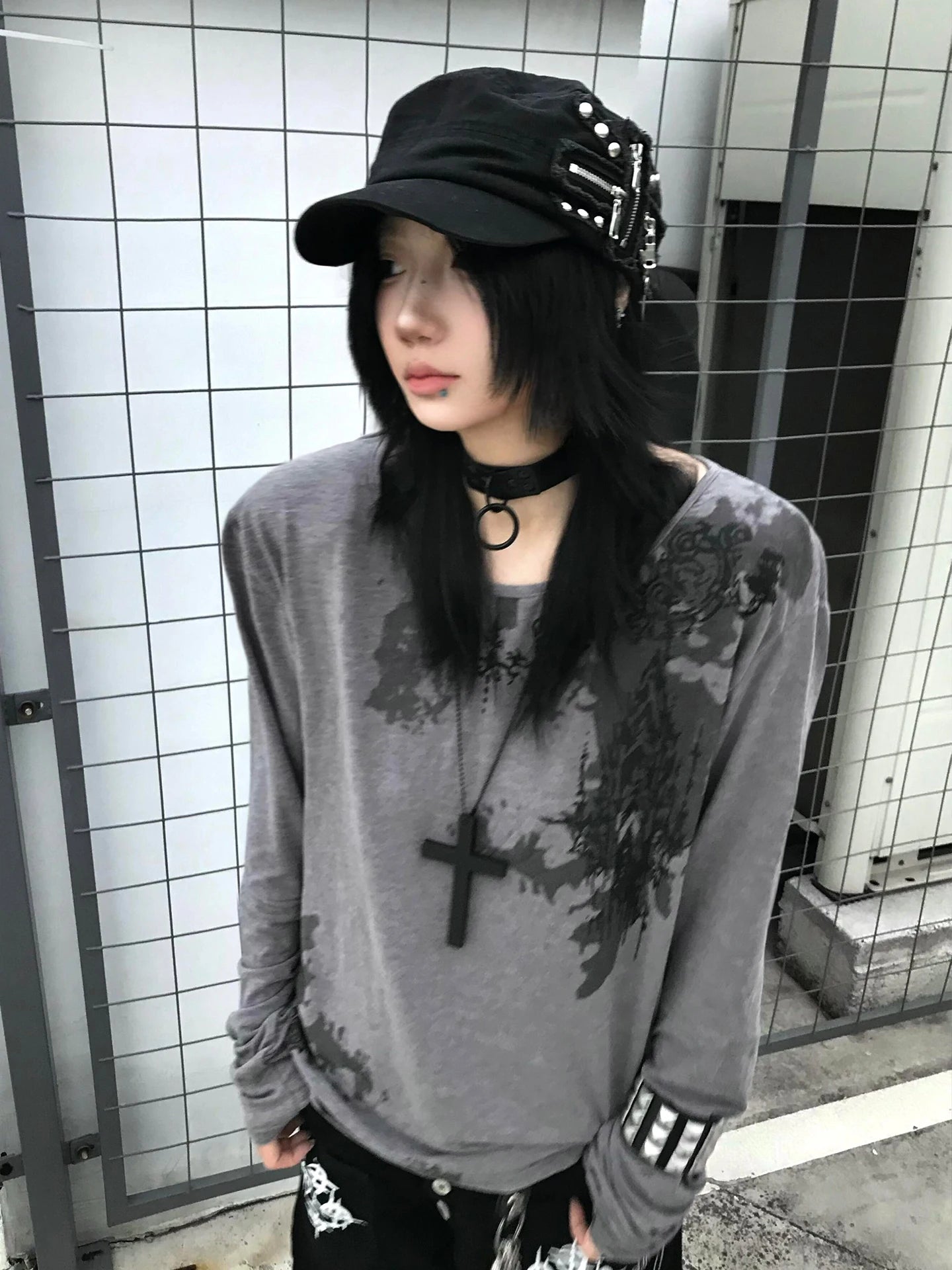 تي شيرت Genayooa Gothic Print نسائي بأكمام طويلة كاجوال Y2k Vintage Grunge Tops Tee Streetwear American Retro Tshirts Fairycore
