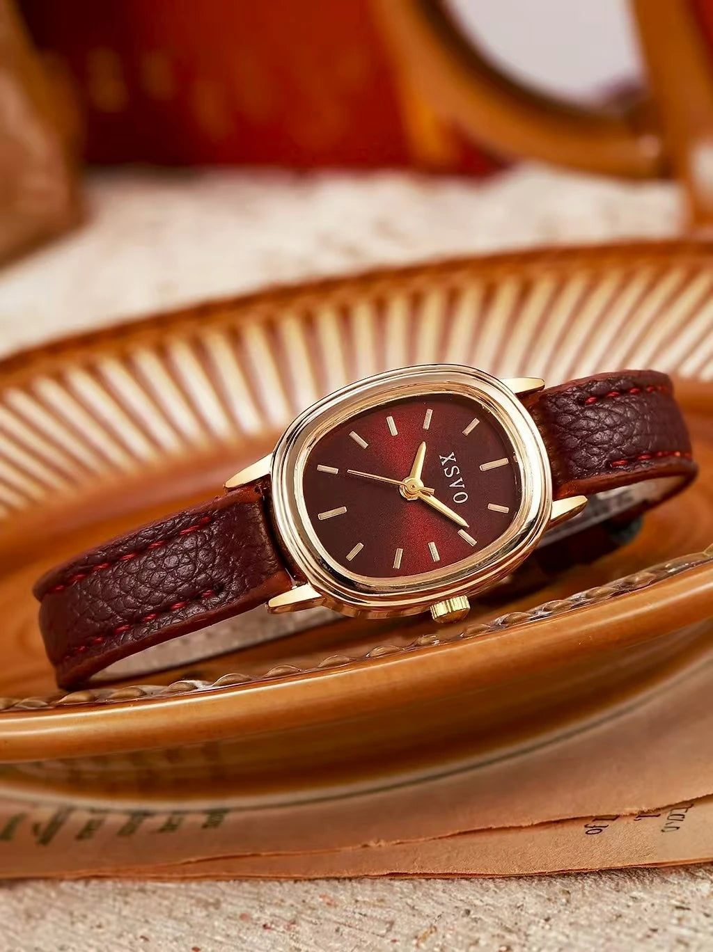 ساعة كوارتز نسائية صغيرة وبسيطة، هدية مثالية للهالوين والكريسماس والأعياد