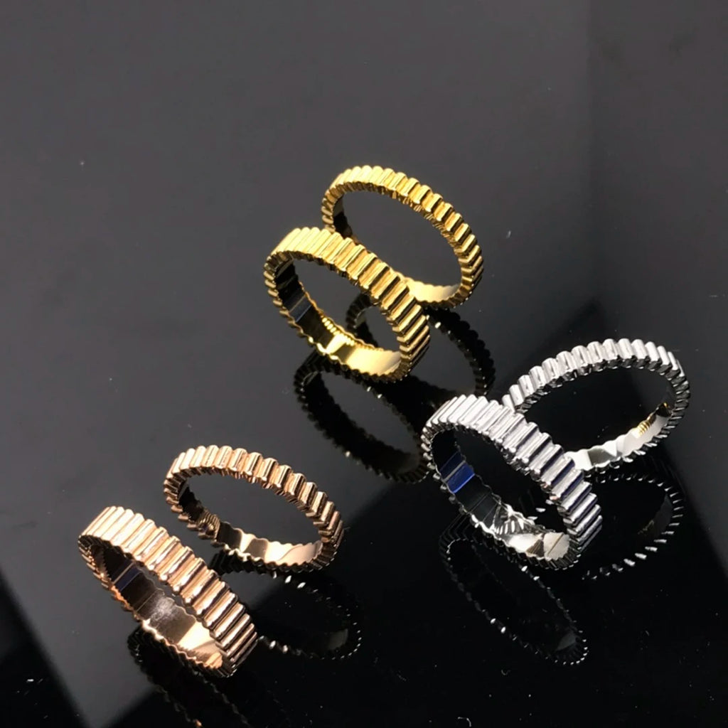 مجوهرات فاخرة من الفضة الإسترلينية عيار 925، خاتم بسيط مخطط عموديًا للرجال والنساء. مناسب للارتداء في أي مناسبة