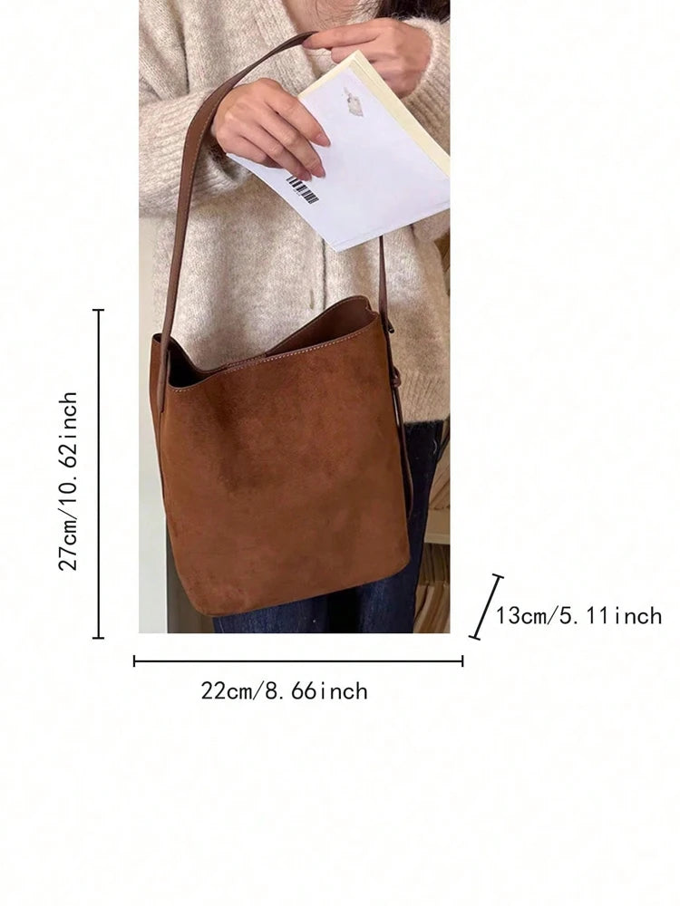 حقيبة كروس بودي من جلد الغزال بتصميم كلاسيكي جديد لخريف/شتاء 2025، حقيبة كتف كبيرة السعة، حقيبة أنيقة للتنقل اليومي للنساء