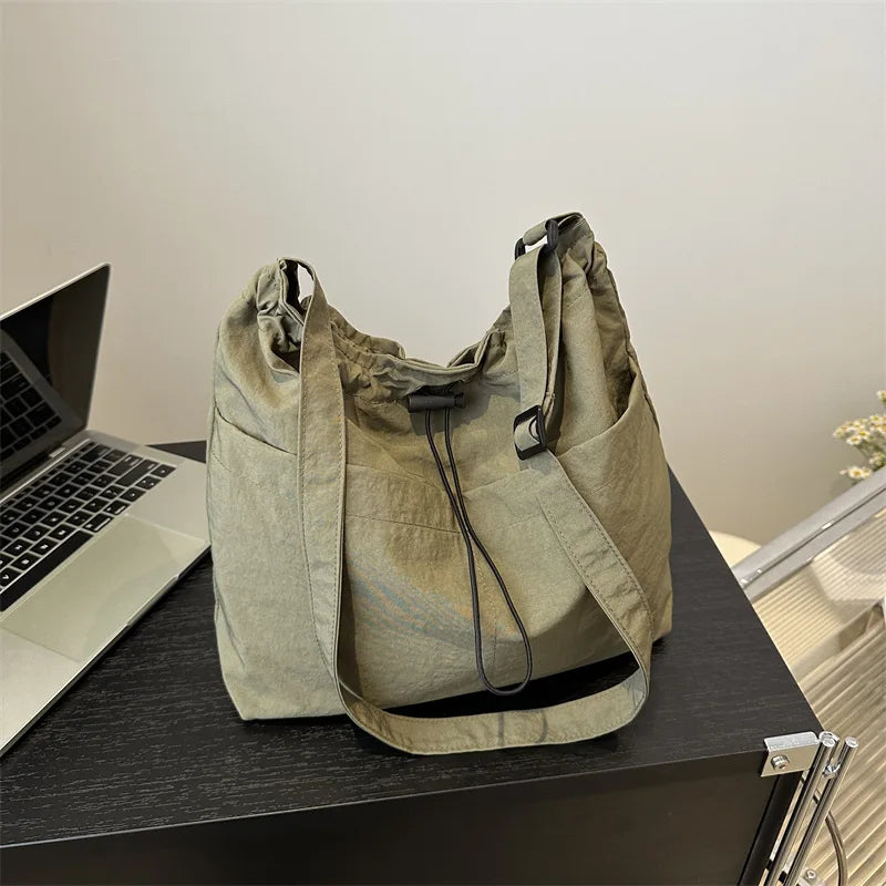 حقيبة كتف جديدة متعددة الاستخدامات ذات سعة كبيرة للنساء في الصيف، حقيبة كتف خفيفة الوزن شائعة، حقيبة يد بسيطة