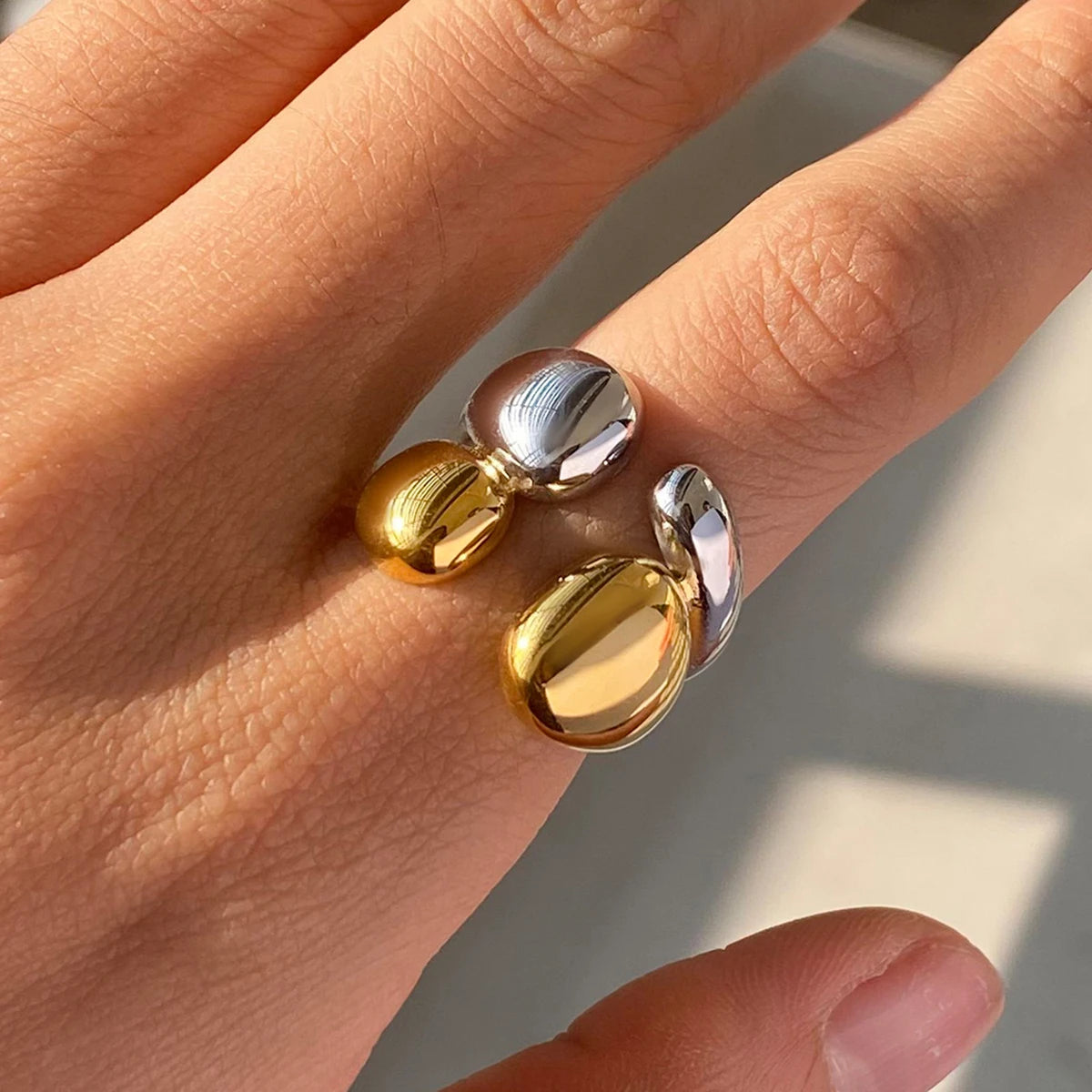 خواتم Uworld الكلاسيكية البسيطة مطلية بالذهب عيار 18 قيراطًا، ذات طبقتين، ناعمة ومفتوحة، مصنوعة من الفولاذ المقاوم للصدأ المقاوم للماء، مجوهرات نسائية للحفلات