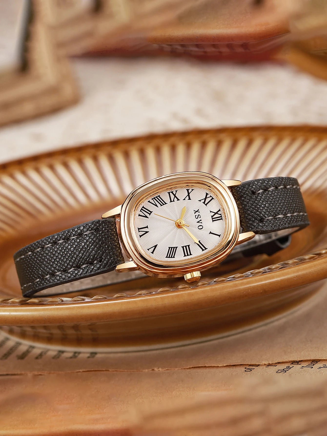 ساعة كوارتز نسائية أنيقة وبسيطة بسوار جلدي، مناسبة كهدية للهالوين أو الكريسماس