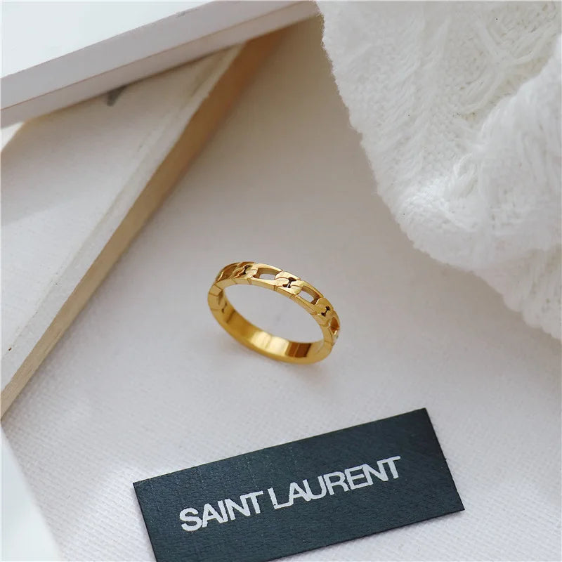 Vintage French Hollow Chain Twist Ring Women's Fashion Personality Party Ring Simple Titanium Steel Jewelry 18K Gold Plated