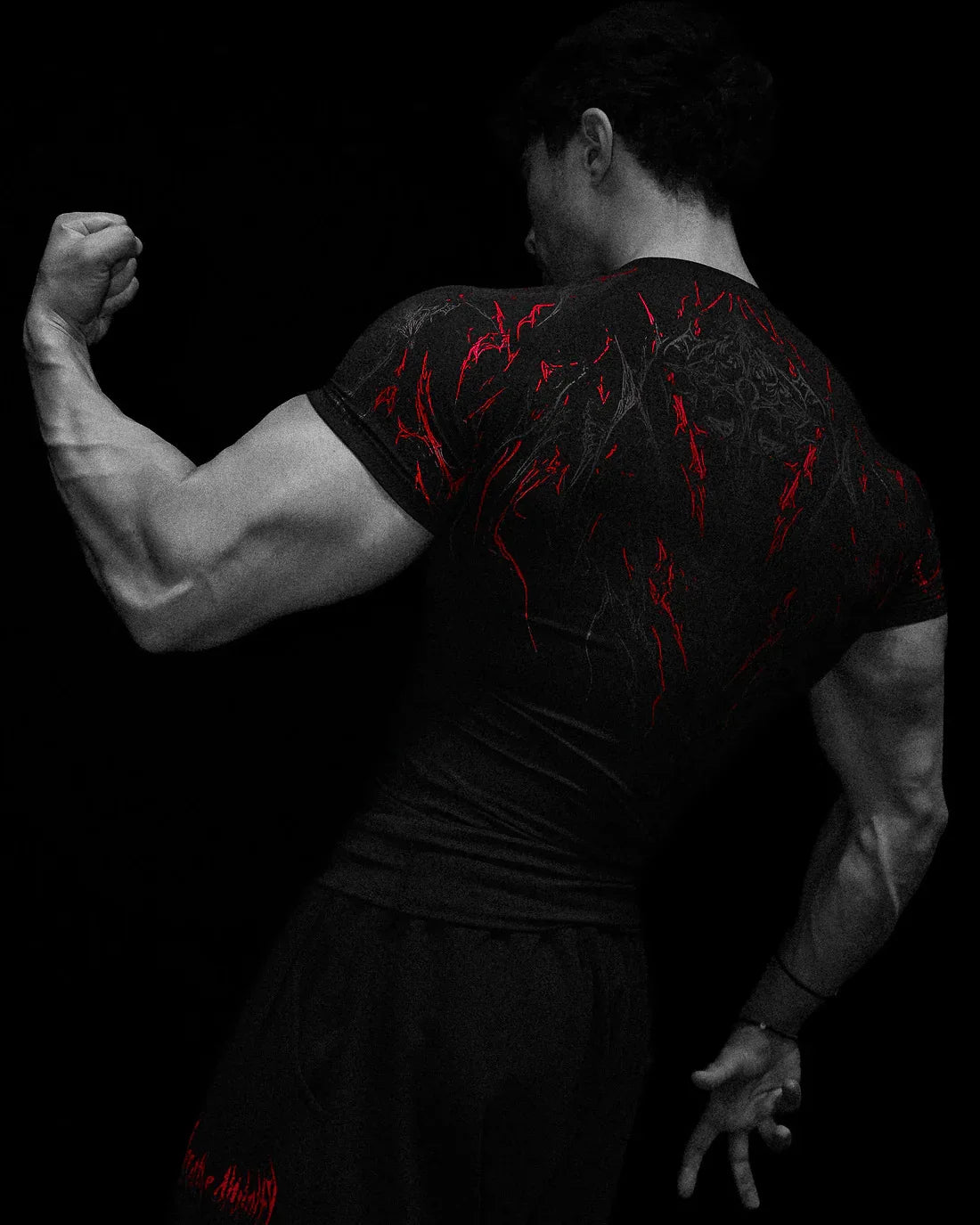 تي شيرت رجالي رياضي بأكمام قصيرة وعملي داكن اللون بتصميم وحش الليل الجديد المتقدم بتصميم قوطي تجريدي من عضلة الطوطم