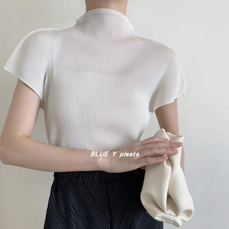 تيشيرتات مياكي السوداء ذات الياقة العالية والمطويات للنساء، صيف 2025، أزياء كورية كاجوال، ملابس أنيقة من تصميم مصممين