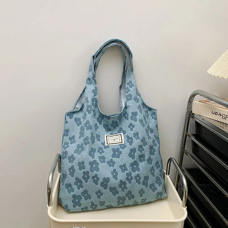 حقيبة يد أنيقة مزخرفة مناسبة للتنقل، حقيبة كتف متعددة الاستخدامات للاستخدام اليومي، حقيبة يد قماشية بتصميم أصلي، حقيبة حمل عملية