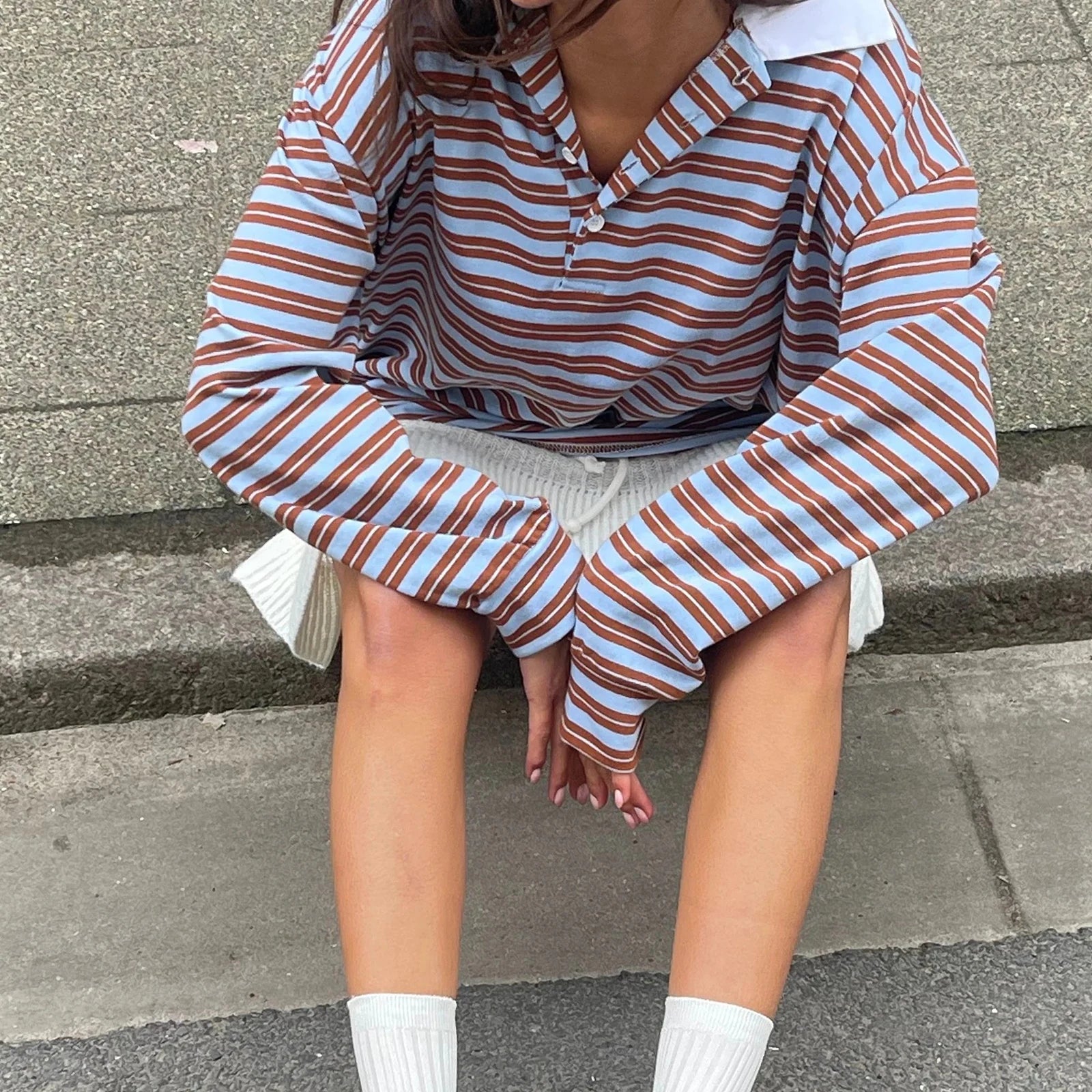 تيشيرت نسائي جديد بأكمام طويلة وياقة مطوية مخططة، مناسب لفصل الخريف، ملابس عصرية للاستخدام اليومي، متوفر الآن بمقاسات SML