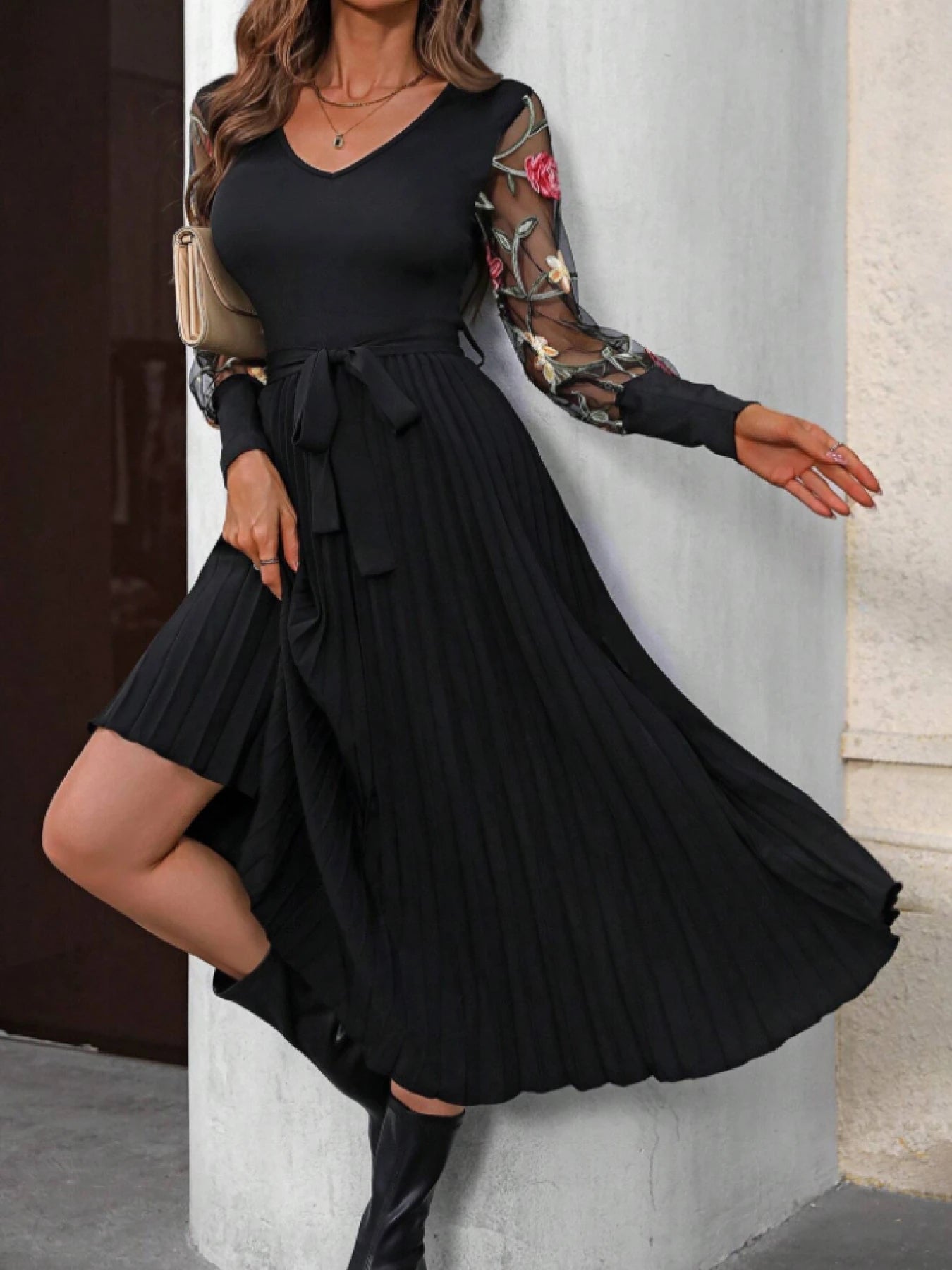 A women's black V-neck mesh embroidered sleeves waist tie pleated large swing dress elegant retro style slim long skirt