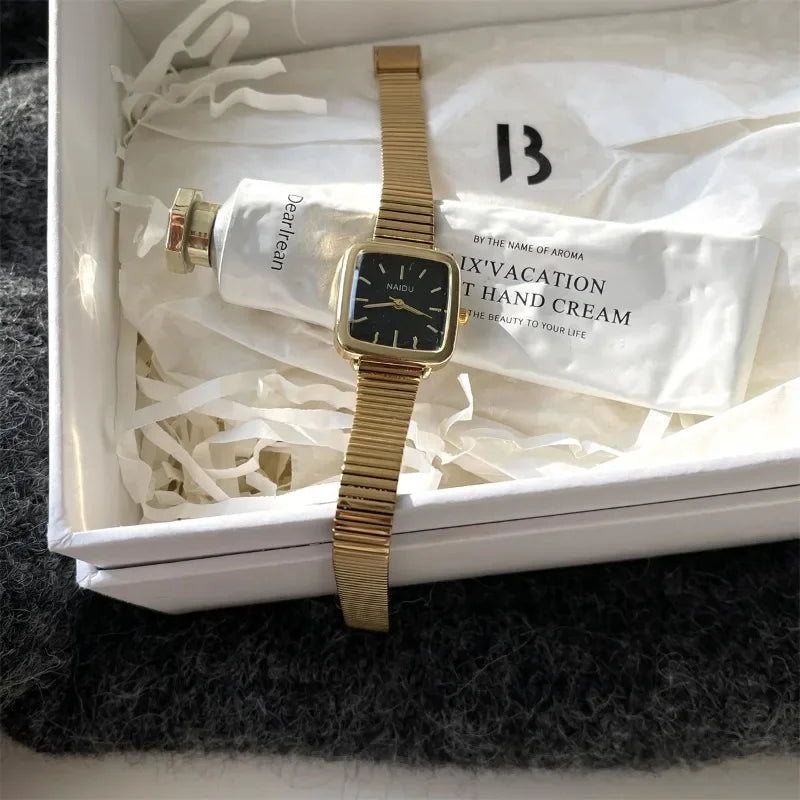 ساعة يد نسائية بسيطة كوارتز بتصميم كلاسيكي فاخر، هدية مثالية، ساعات نسائية بمينا صغير وسوار قابل للتعديل من الفولاذ المقاوم للصدأ.