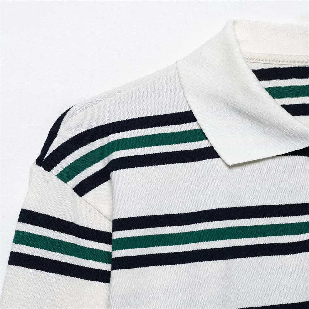 قمصان بولو مخططة بأكمام طويلة من UNIZERA 2025 للسيدات باللونين العنابي والأبيض مع ياقات متباينة لإطلالة كاجوال