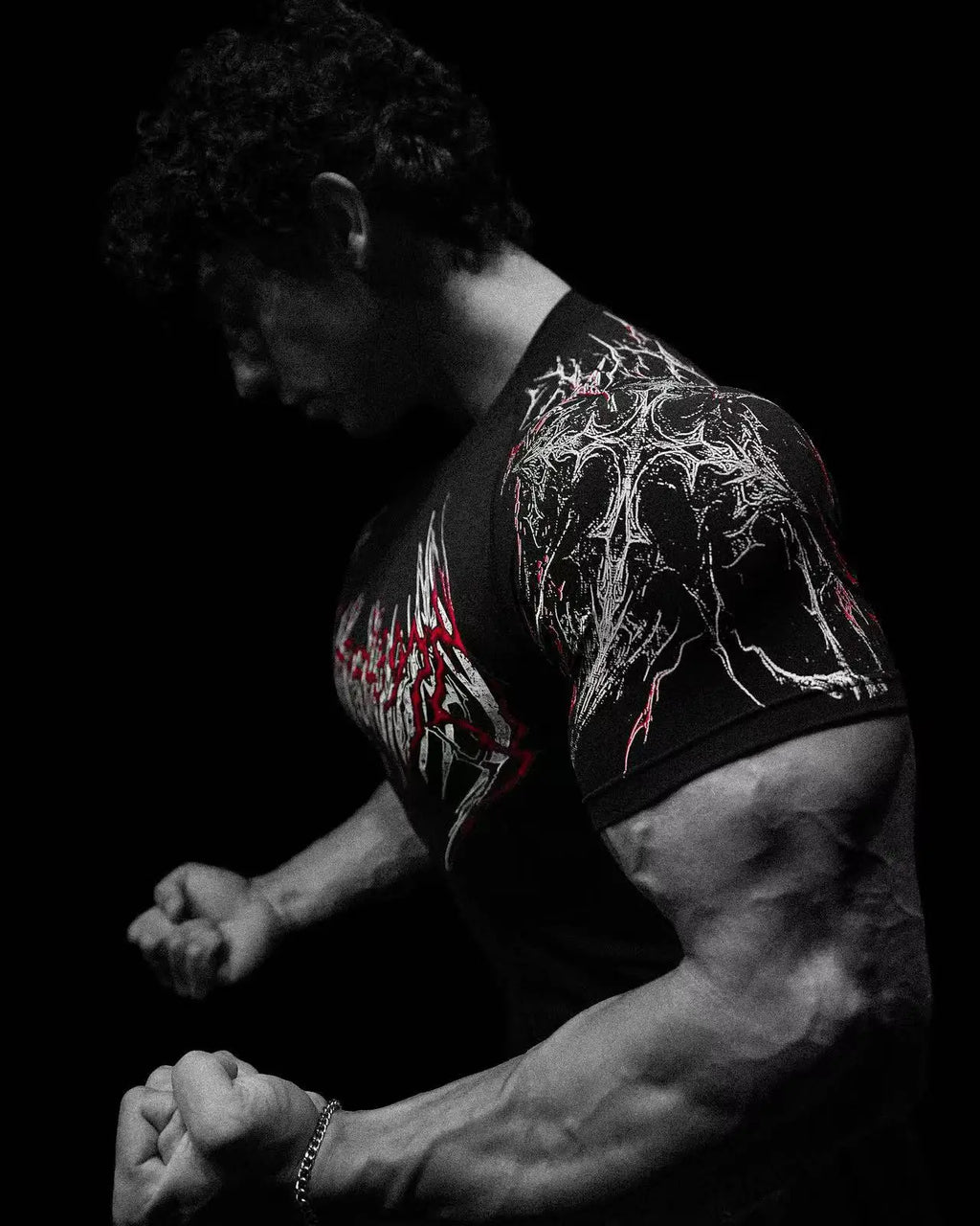 تي شيرت رجالي رياضي بأكمام قصيرة وعملي داكن اللون بتصميم وحش الليل الجديد المتقدم بتصميم قوطي تجريدي من عضلة الطوطم